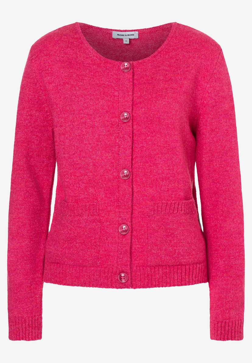 Pinke Strickjacke von MORE & MORE mit Knöpfen und zwei Taschen. Pinke Strickjacke von MORE & MORE mit Knöpfen und zwei Taschen.