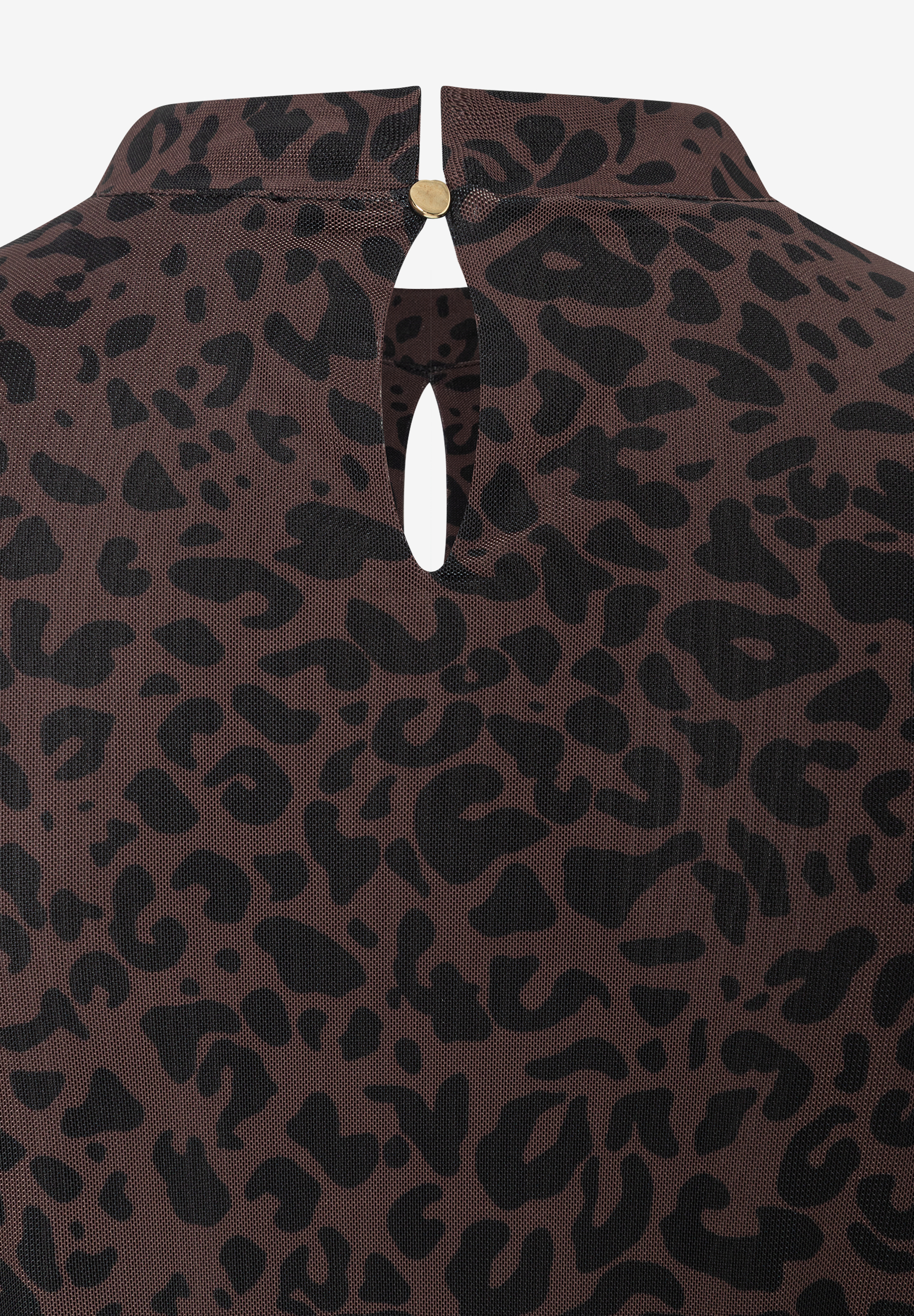 MORE & MORE Damenkleid mit Leopardenmuster, hochgeschlossenem Kragen und goldfarbenem Knopfverschluss am Nacken. MORE & MORE Damenkleid mit Leopardenmuster, hochgeschlossenem Kragen und goldfarbenem Knopfverschluss am Nacken.