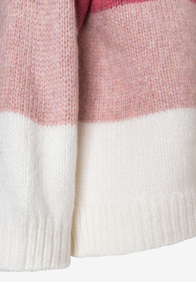 Nahaufnahme eines Strickpullovers von MORE & MORE mit rosa und weißen Streifen. Weicher Griff, wärmend und elastisch. Nahaufnahme eines Strickpullovers von MORE & MORE mit rosa und weißen Streifen. Weicher Griff, wärmend und elastisch.