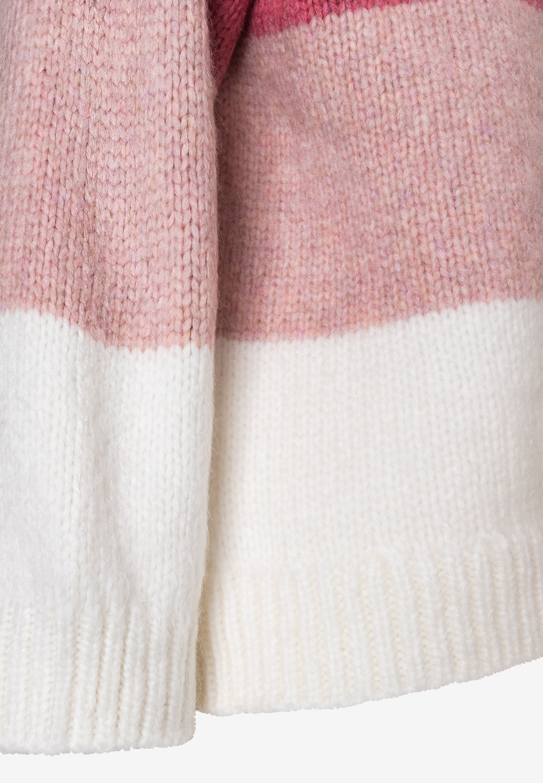 Nahaufnahme eines Strickpullovers von MORE & MORE mit rosa und weißen Streifen. Weicher Griff, wärmend und elastisch. Nahaufnahme eines Strickpullovers von MORE & MORE mit rosa und weißen Streifen. Weicher Griff, wärmend und elastisch.