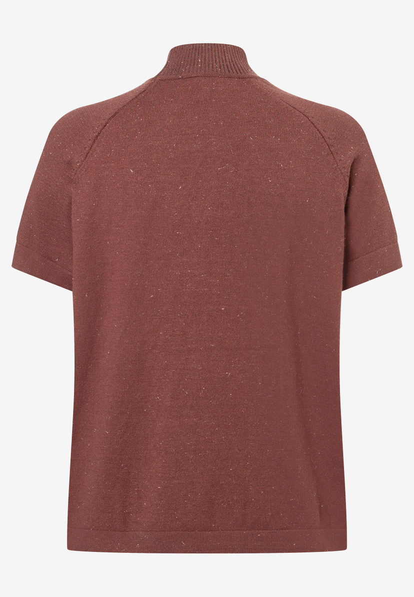 MORE & MORE Rippstrick-Pullover in Rot, kurzärmelig, mit Rollkragen und feiner Punktierung, hautfreundlich und elastisch.