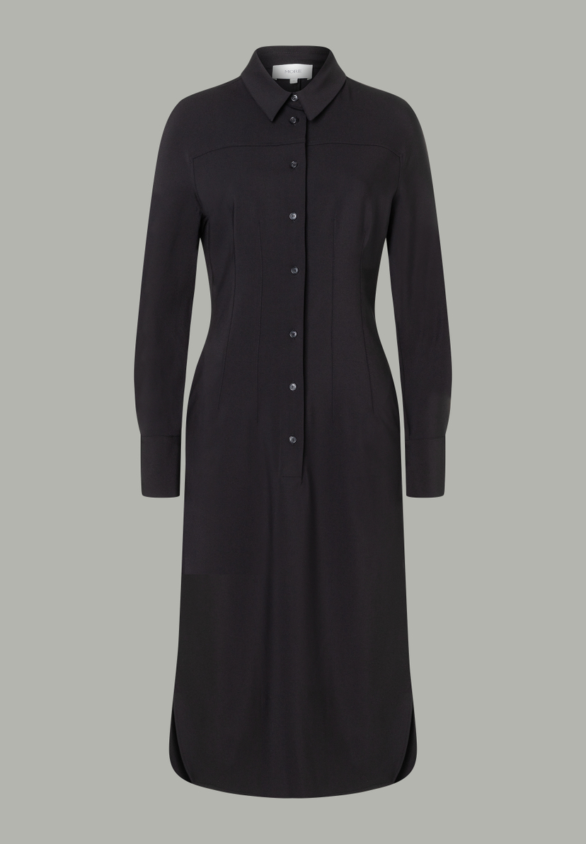 Ein schwarzes Hemdkleid von MORE & MORE mit langen Ärmeln und Knopfleiste. Ein schwarzes Hemdkleid von MORE & MORE mit langen Ärmeln und Knopfleiste.