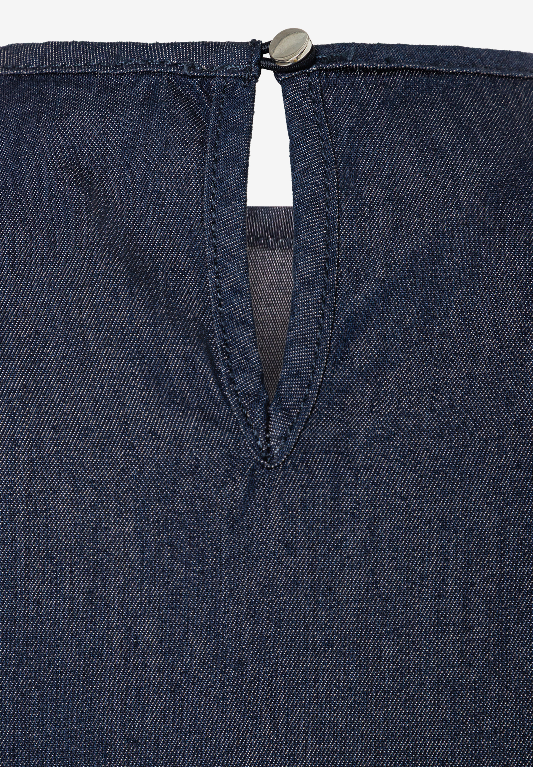 MORE & MORE Damenbluse aus Denim mit Schlitz und Knopfverschluss im Nacken. Angenehmer Tragekomfort, hautfreundlich. MORE & MORE Damenbluse aus Denim mit Schlitz und Knopfverschluss im Nacken. Angenehmer Tragekomfort, hautfreundlich.