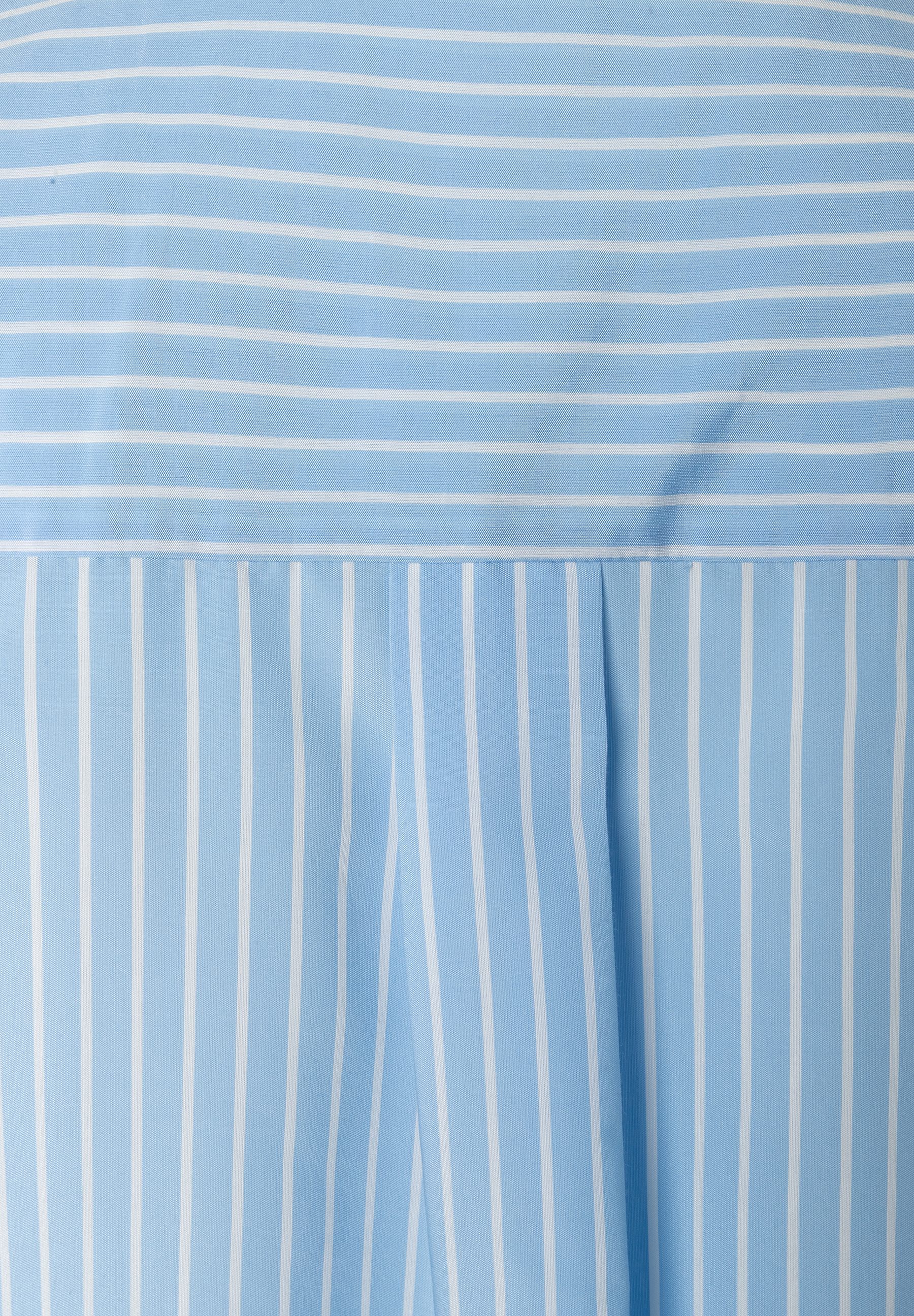 MORE & MORE Bluse: Popeline-Oberteil mit blau-weißen Streifen. Oben quer, unten vertikal gestreift. MORE & MORE Bluse: Popeline-Oberteil mit blau-weißen Streifen. Oben quer, unten vertikal gestreift.