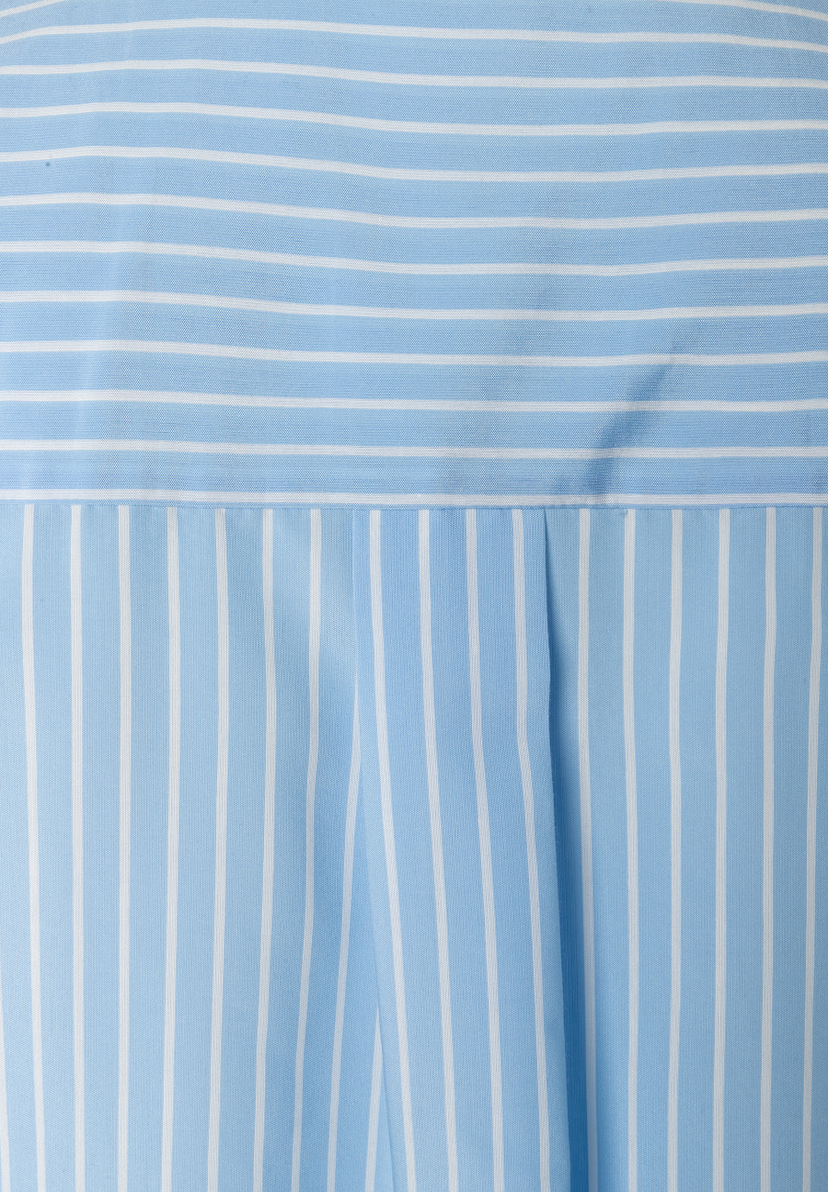 MORE & MORE Bluse: Popeline-Oberteil mit blau-weißen Streifen. Oben quer, unten vertikal gestreift. MORE & MORE Bluse: Popeline-Oberteil mit blau-weißen Streifen. Oben quer, unten vertikal gestreift.