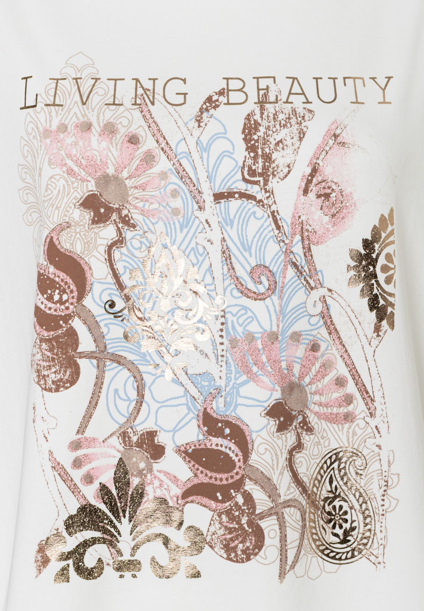 MORE & MORE T-Shirt in Weiß mit goldener "LIVING BEAUTY" Aufschrift und floralem Print in Rosa-, Blau- & Brauntönen. MORE & MORE T-Shirt in Weiß mit goldener "LIVING BEAUTY" Aufschrift und floralem Print in Rosa-, Blau- & Brauntönen.