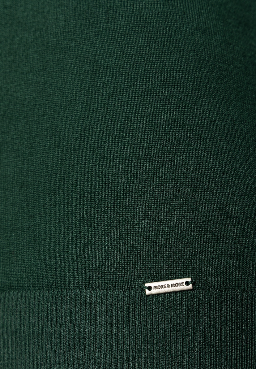 MORE & MORE Feinstrick Pullover in Dunkelgrün, gerippte Bündchen, elegantes Metall-Logo, angenehmer Tragekomfort. MORE & MORE Feinstrick Pullover in Dunkelgrün, gerippte Bündchen, elegantes Metall-Logo, angenehmer Tragekomfort.