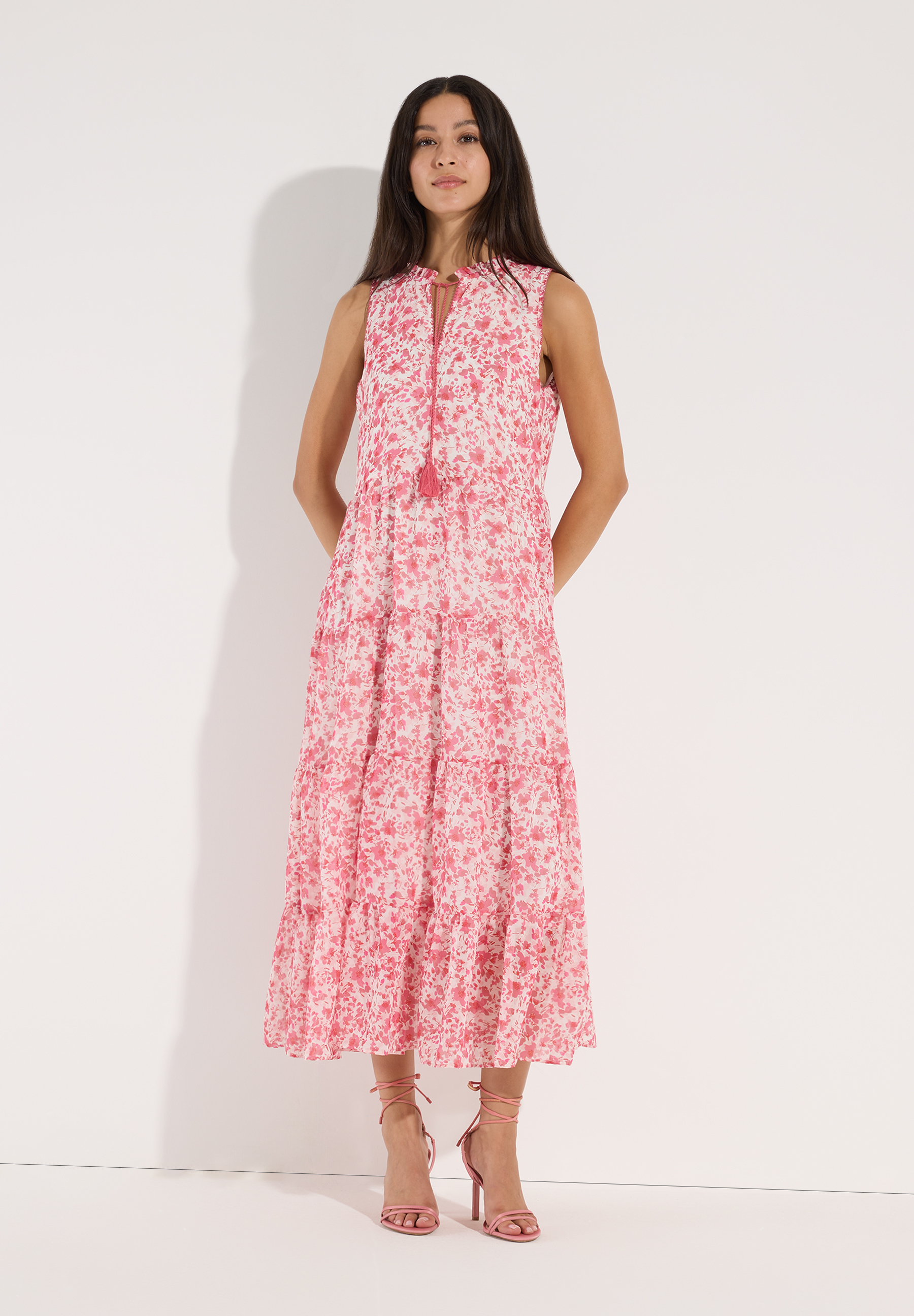 MORE & MORE Chiffon-Kleid, rosa mit Blumenmuster, für Damen mit fließendem, angenehmem Tragekomfort.