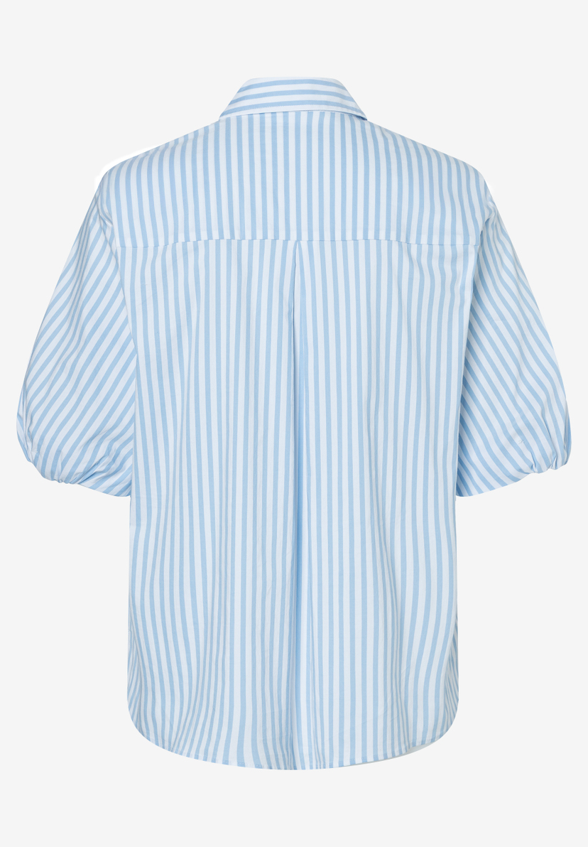 Eine MORE & MORE Bluse mit blau-weißen Streifen und Puffärmeln, aus Popeline. Eine MORE & MORE Bluse mit blau-weißen Streifen und Puffärmeln, aus Popeline.