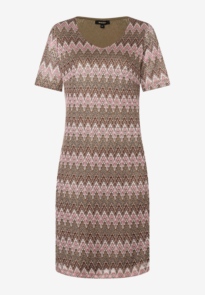 Ein MORE & MORE Oberteil mit braun-rosa Zickzackmuster auf formstabilem, elastischem Jacquard-Jersey für angenehmen Tragekomfort. Ein MORE & MORE Oberteil mit braun-rosa Zickzackmuster auf formstabilem, elastischem Jacquard-Jersey für angenehmen Tragekomfort.