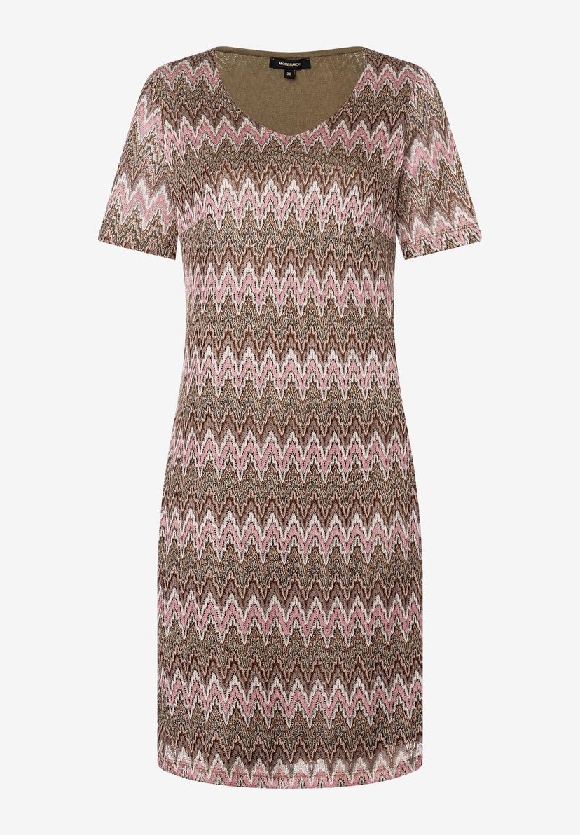 Ein MORE & MORE Oberteil mit braun-rosa Zickzackmuster auf formstabilem, elastischem Jacquard-Jersey für angenehmen Tragekomfort. Ein MORE & MORE Oberteil mit braun-rosa Zickzackmuster auf formstabilem, elastischem Jacquard-Jersey für angenehmen Tragekomfort.