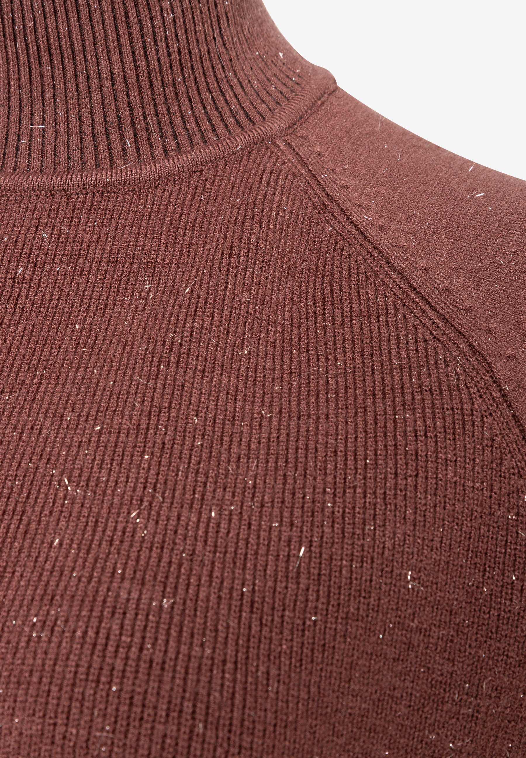 MORE & MORE Rippstrick-Pullover in Rostrot, mit feinen Glitzerfäden durchzogen, angenehm und hautfreundlich.