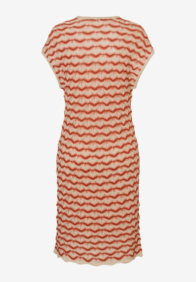 MORE & MORE Oberteil aus Lochstrick mit orangefarbenen Zickzack-Streifen. MORE & MORE Oberteil aus Lochstrick mit orangefarbenen Zickzack-Streifen.