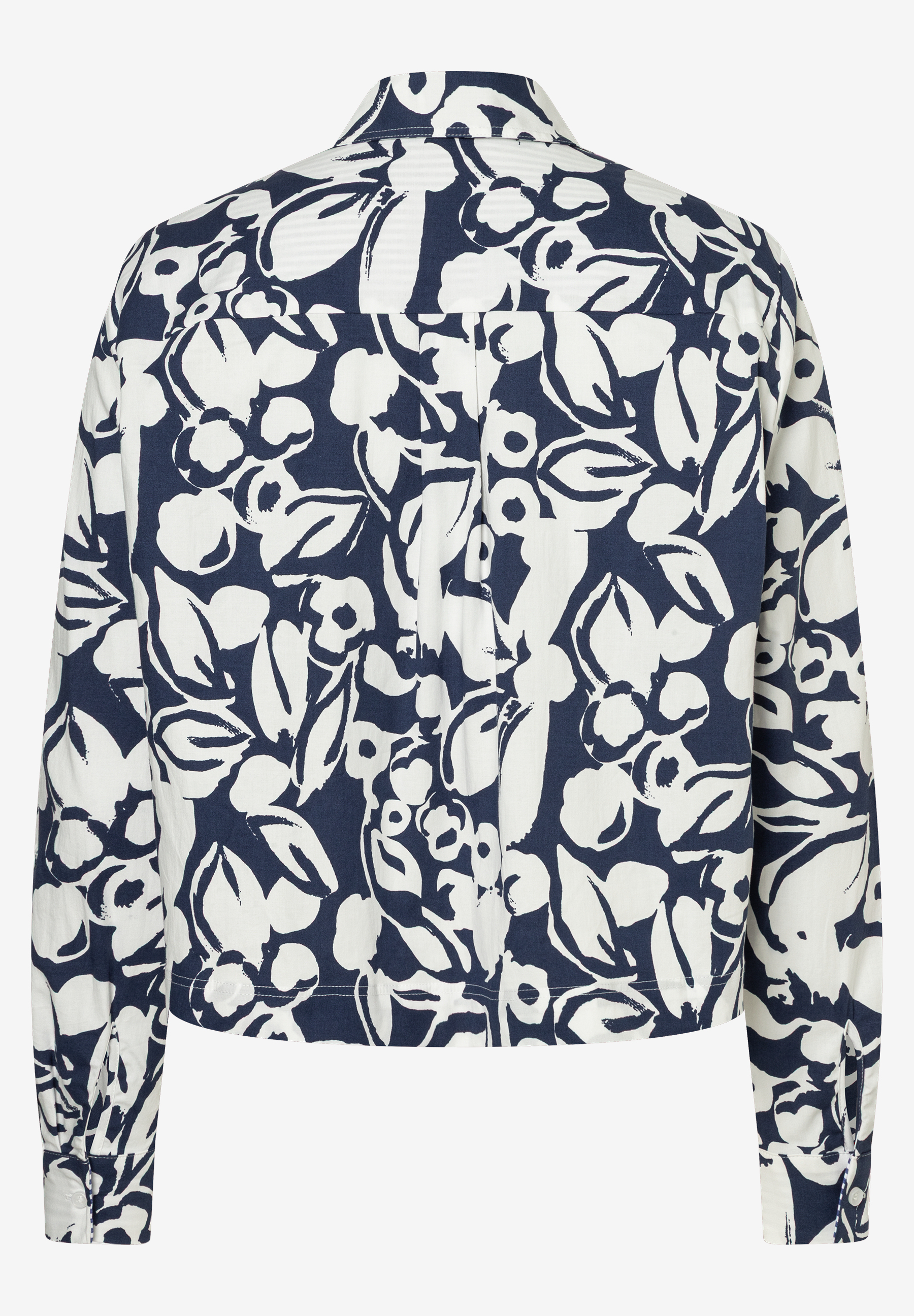 Eine MORE & MORE Bluse mit blau-weißem Blumenmuster von hinten. Eine MORE & MORE Bluse mit blau-weißem Blumenmuster von hinten.