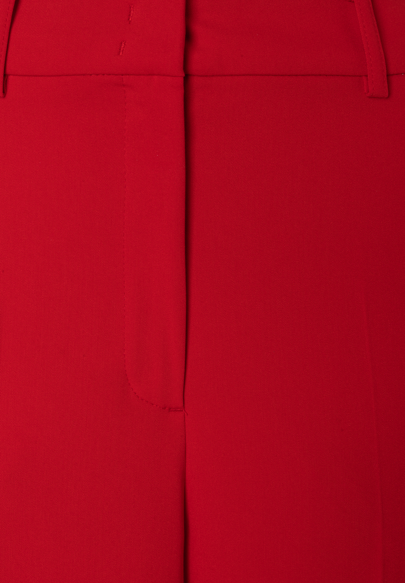 Nahaufnahme einer roten MORE & MORE Hose; Webware, fließend, angenehmer Tragekomfort. Nahaufnahme einer roten MORE & MORE Hose; Webware, fließend, angenehmer Tragekomfort.