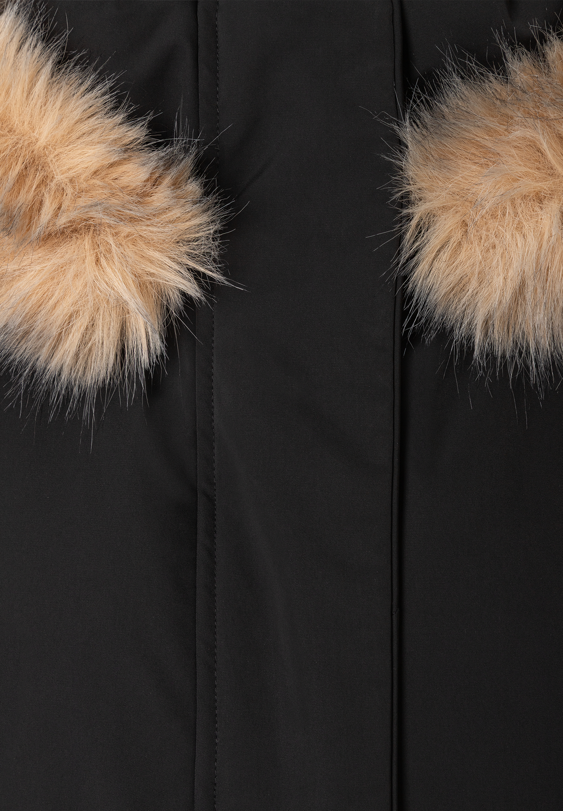 MORE & MORE schwarze Jacke mit beigem Kunstfellbesatz an den Schultern und schwarzem Reißverschluss in der Mitte.