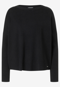 MORE & MORE schwarzer Pullover aus Feinstrick mit U-Boot-Ausschnitt, langen Ärmeln und gerippten Bündchen.