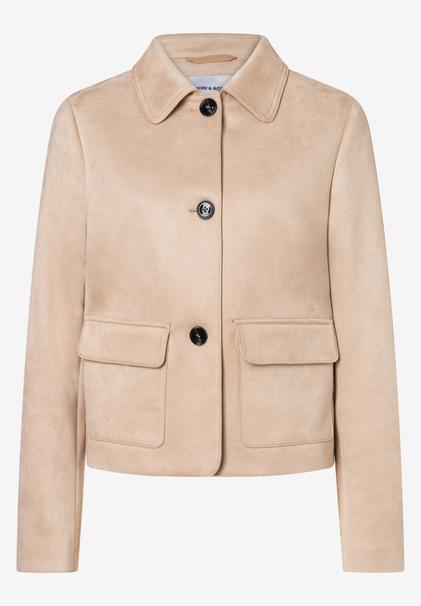 Ein beiger MORE & MORE Blazer aus Kunstleder mit Taschen und Knöpfen. Ein beiger MORE & MORE Blazer aus Kunstleder mit Taschen und Knöpfen.