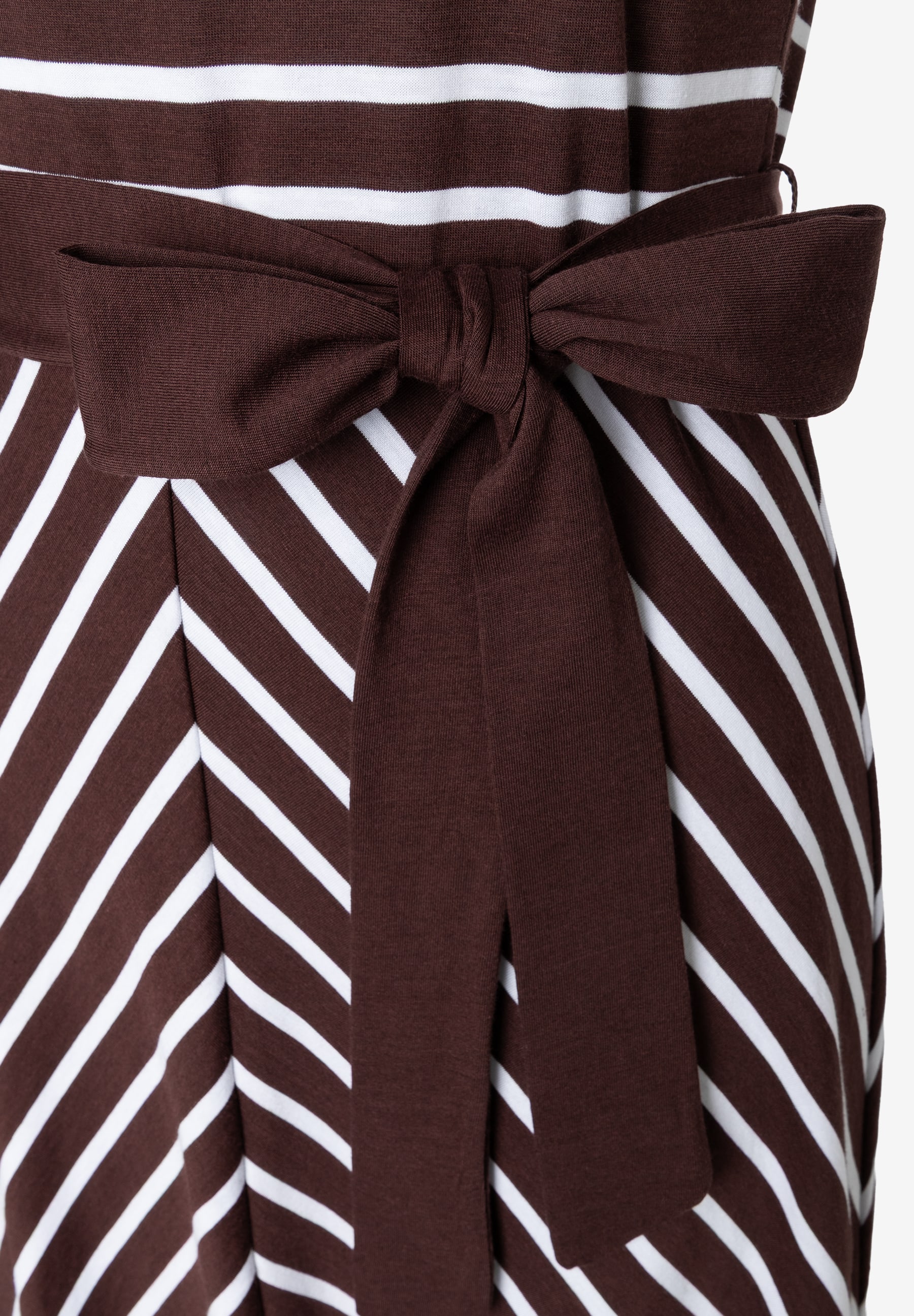 MORE & MORE Jersey-Kleid mit braun-weißem Streifenmuster und einer braunen Schleife an der Taille. MORE & MORE Jersey-Kleid mit braun-weißem Streifenmuster und einer braunen Schleife an der Taille.