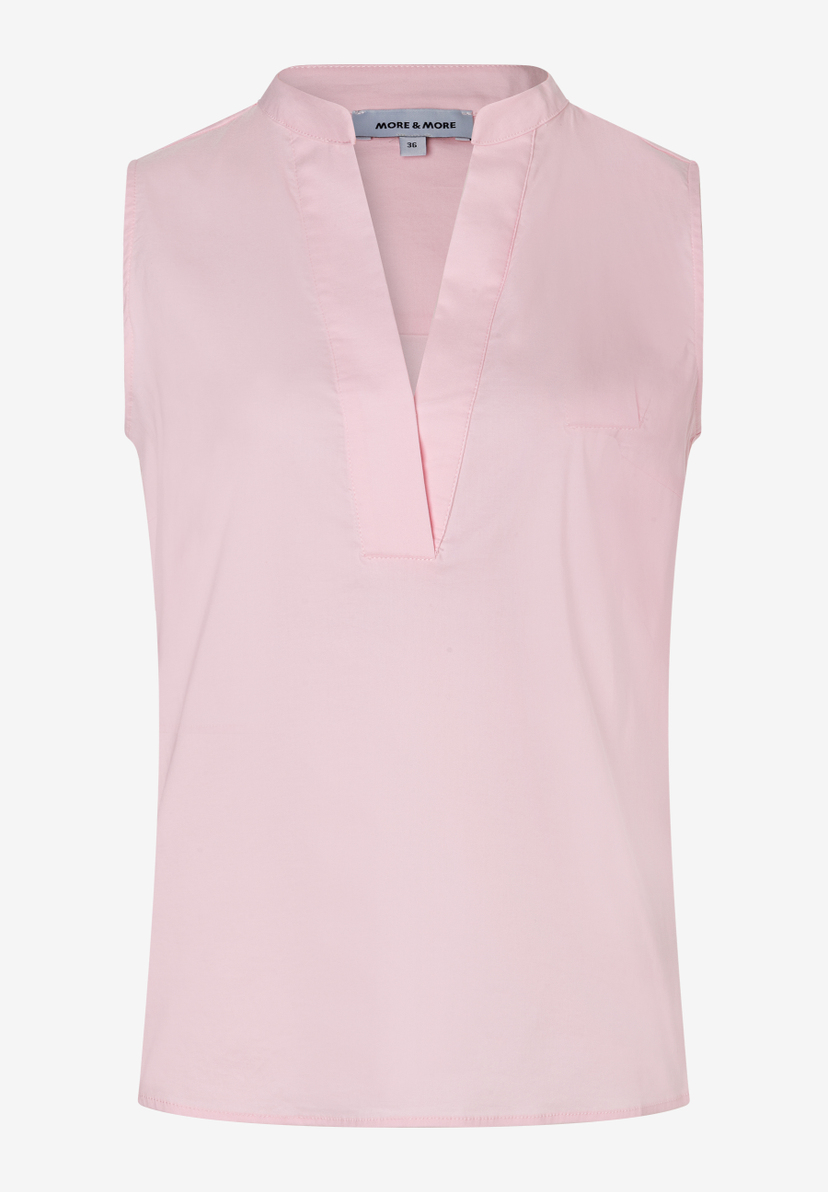 MORE & MORE Bluse: ärmelloses, rosa Oberteil mit V-Ausschnitt, Stehkragen und angedeuteter Brusttasche links. MORE & MORE Bluse: ärmelloses, rosa Oberteil mit V-Ausschnitt, Stehkragen und angedeuteter Brusttasche links.