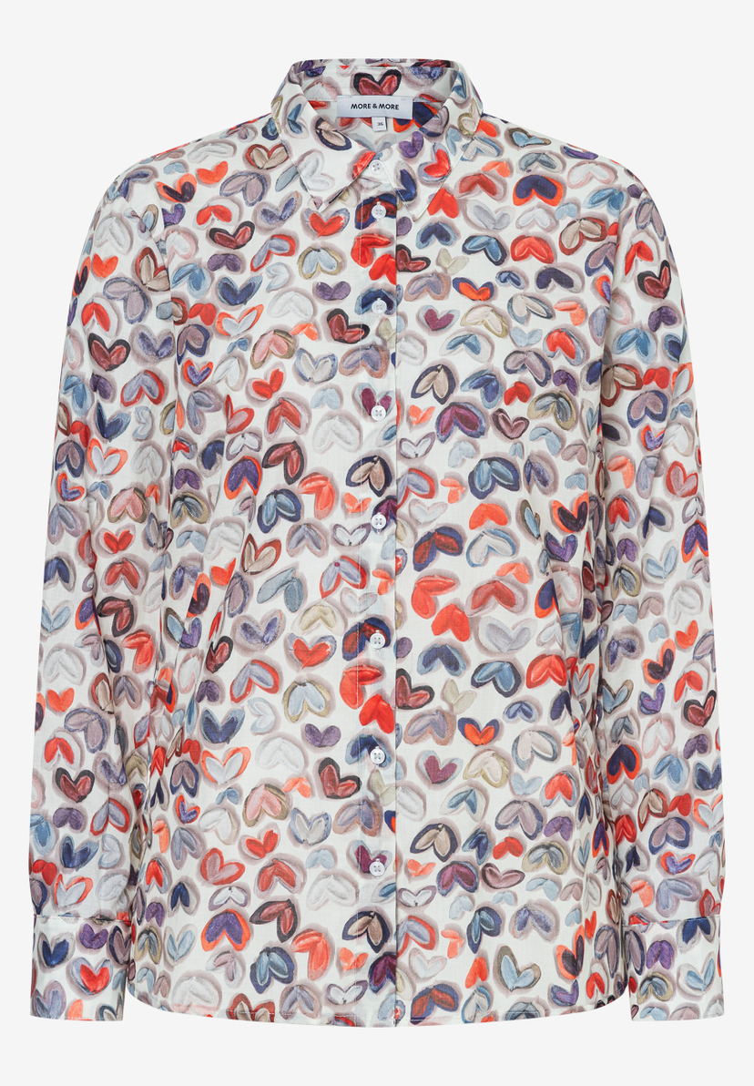 Eine MORE & MORE Bluse mit Herzmuster, Frontansicht, Knöpfe und Kragen. Eine MORE & MORE Bluse mit Herzmuster, Frontansicht, Knöpfe und Kragen.
