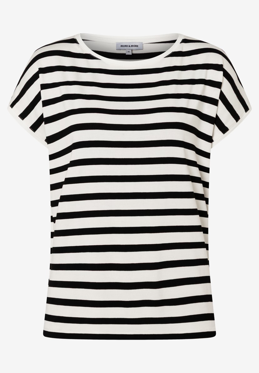 Ein MORE & MORE T-Shirt mit schwarzen, horizontalen Streifen auf weißem Jersey-Stoff. Ein MORE & MORE T-Shirt mit schwarzen, horizontalen Streifen auf weißem Jersey-Stoff.