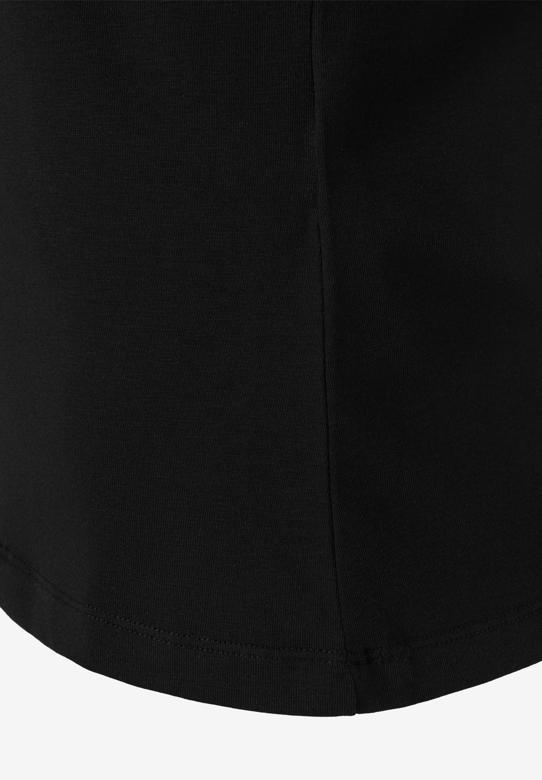 Detailansicht eines schwarzen MORE & MORE Jersey-Oberteils, das bequem und hautfreundlich ist.