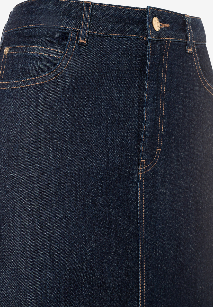 Nahaufnahme eines MORE & MORE Denim-Rocks mit Taschen und Knopfdetails. Nahaufnahme eines MORE & MORE Denim-Rocks mit Taschen und Knopfdetails.