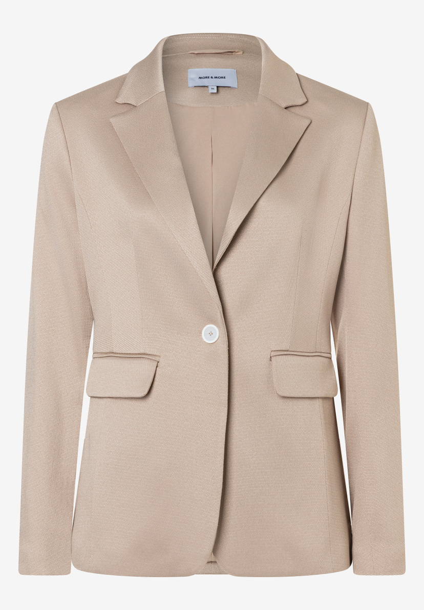 Ein beiger MORE & MORE Blazer, Oberteil mit Knöpfen und Taschen. Ein beiger MORE & MORE Blazer, Oberteil mit Knöpfen und Taschen.