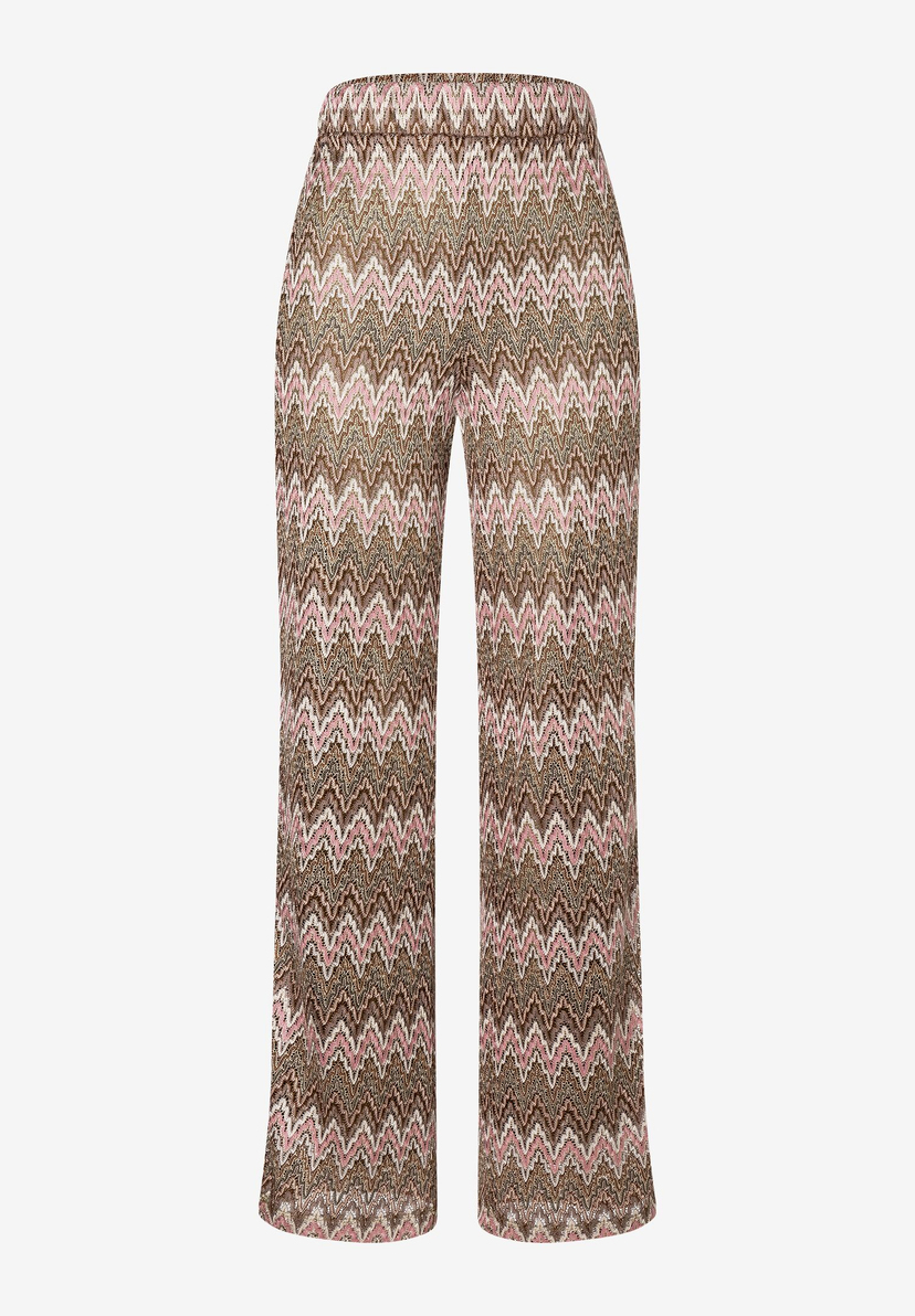 Eine MORE & MORE Hose/Jeans mit Jacquard-Muster in Braun-, Rosa- und Weißtönen auf hellem Grund. Eine MORE & MORE Hose/Jeans mit Jacquard-Muster in Braun-, Rosa- und Weißtönen auf hellem Grund.