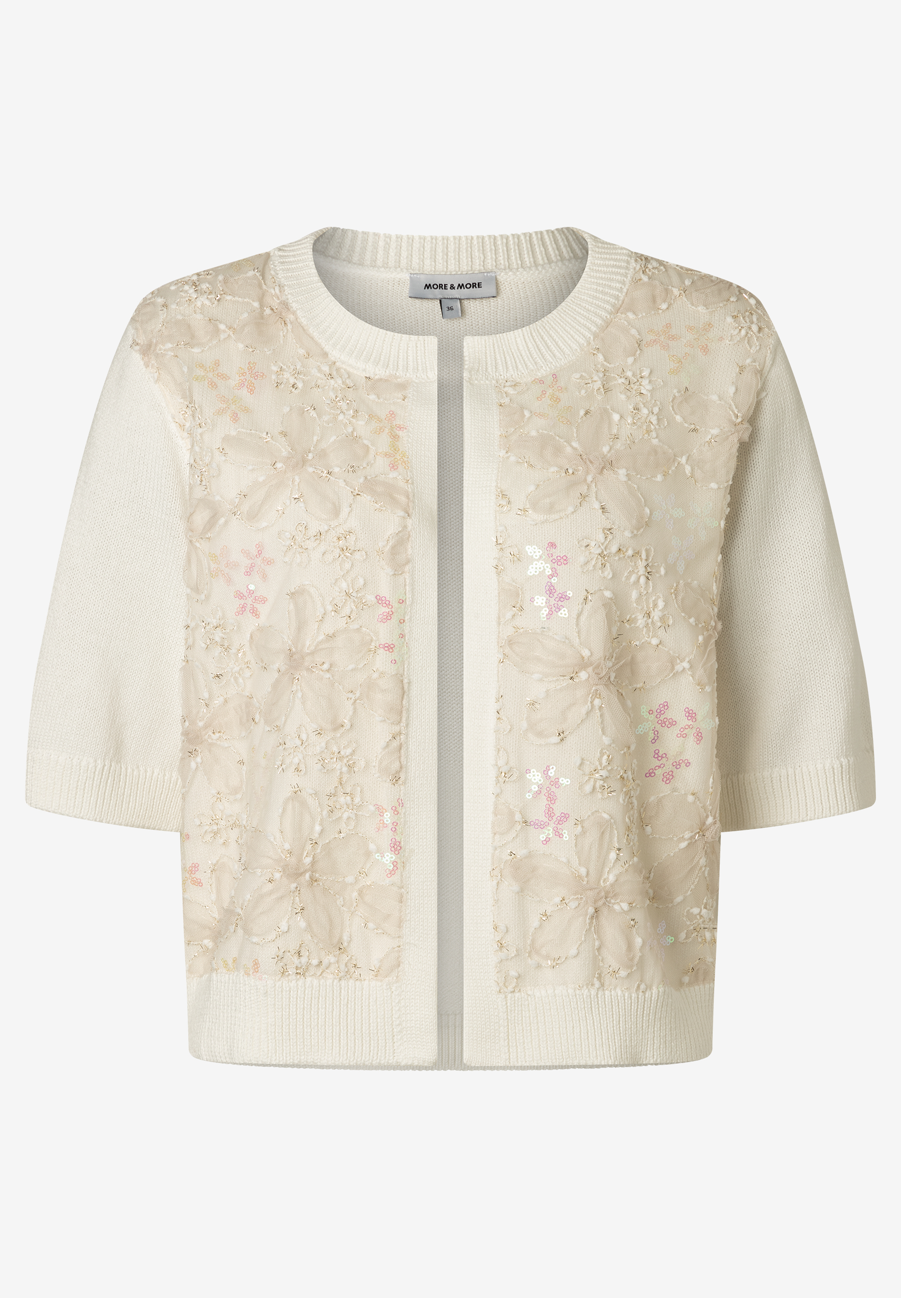 Eine MORE & MORE Strickjacke in Creme mit Blumenmuster und Pailletten. Sie hat kurze Ärmel und einen Rundhalsausschnitt. Eine MORE & MORE Strickjacke in Creme mit Blumenmuster und Pailletten. Sie hat kurze Ärmel und einen Rundhalsausschnitt.