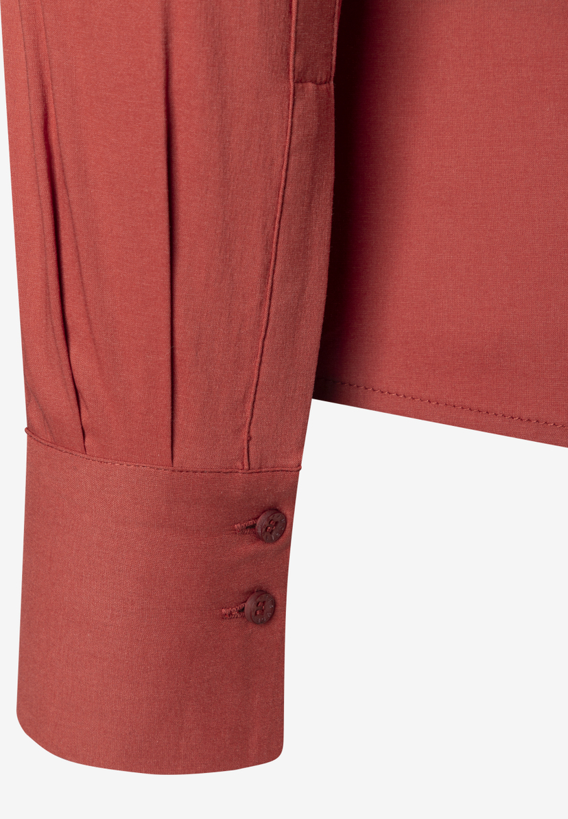 MORE & MORE Bluse: Detailansicht des Ärmelendes mit breiter Manschette und zwei Knöpfen.