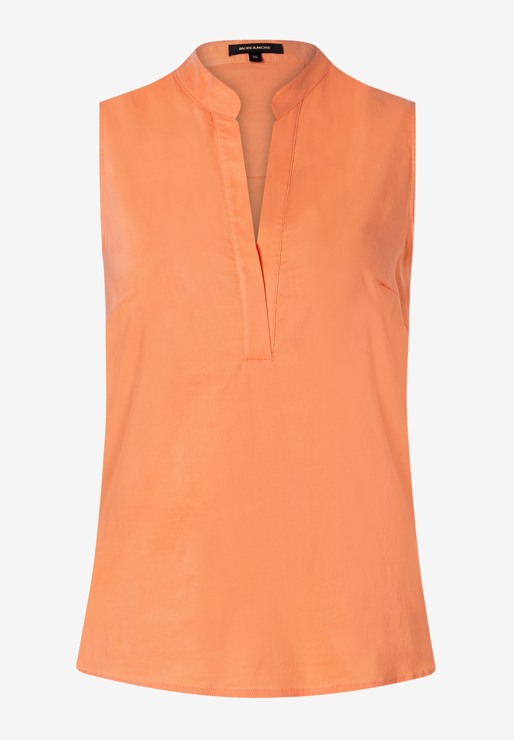 Ärmellose, lachsfarbene Bluse von MORE & MORE mit V-Ausschnitt und Popeline-Material. Ärmellose, lachsfarbene Bluse von MORE & MORE mit V-Ausschnitt und Popeline-Material.