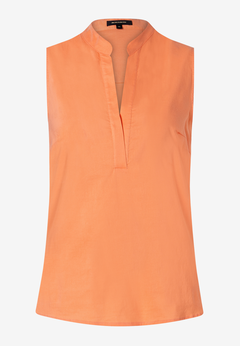 Ärmellose, lachsfarbene Bluse von MORE & MORE mit V-Ausschnitt und Popeline-Material. Ärmellose, lachsfarbene Bluse von MORE & MORE mit V-Ausschnitt und Popeline-Material.
