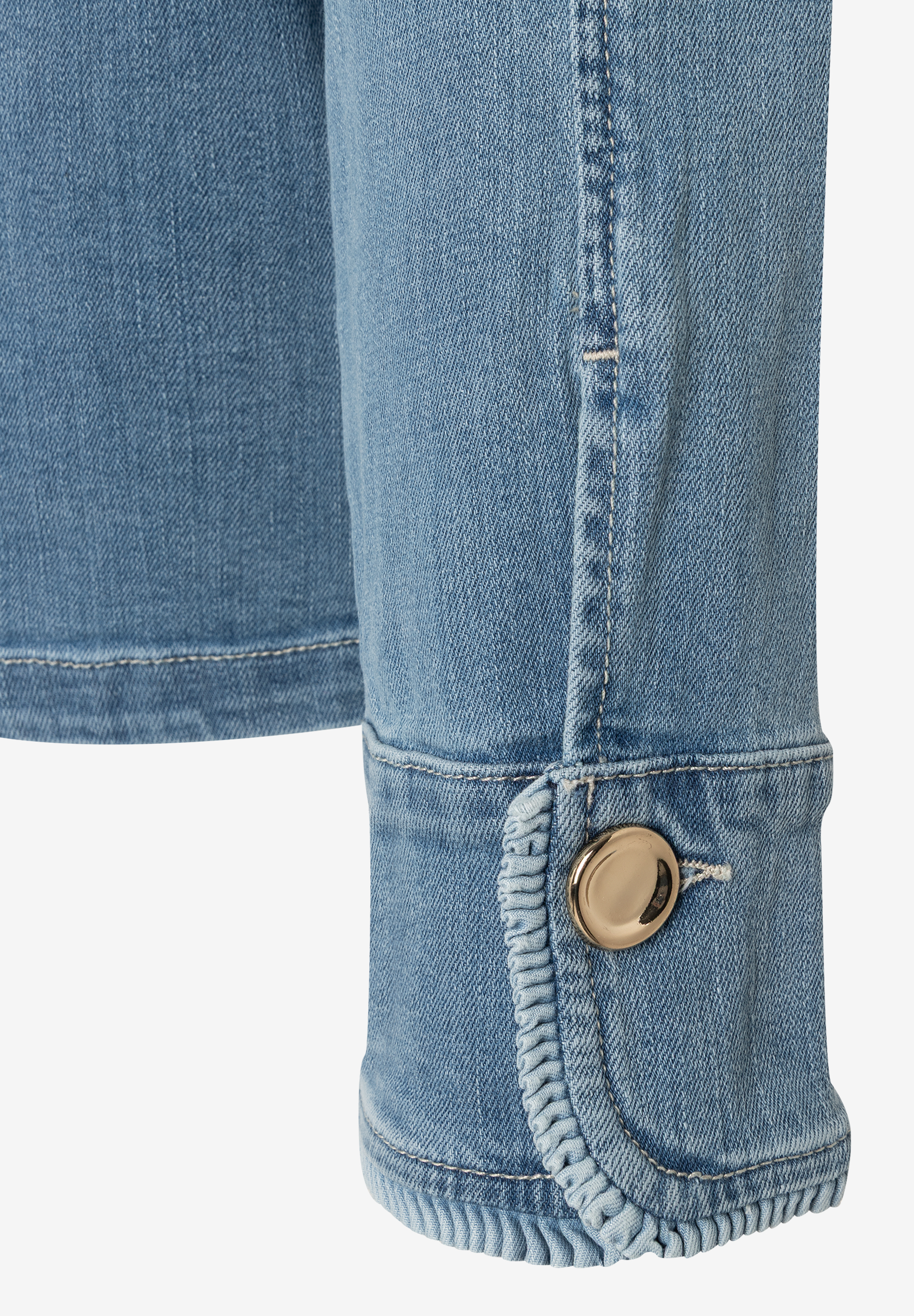 MORE & MORE Jeansjacke mit Knopfverschluss am Ärmel. Denim, angenehmer Tragekomfort, hautfreundlich. Hochwertige Jeansjacke. MORE & MORE Jeansjacke mit Knopfverschluss am Ärmel. Denim, angenehmer Tragekomfort, hautfreundlich. Hochwertige Jeansjacke.
