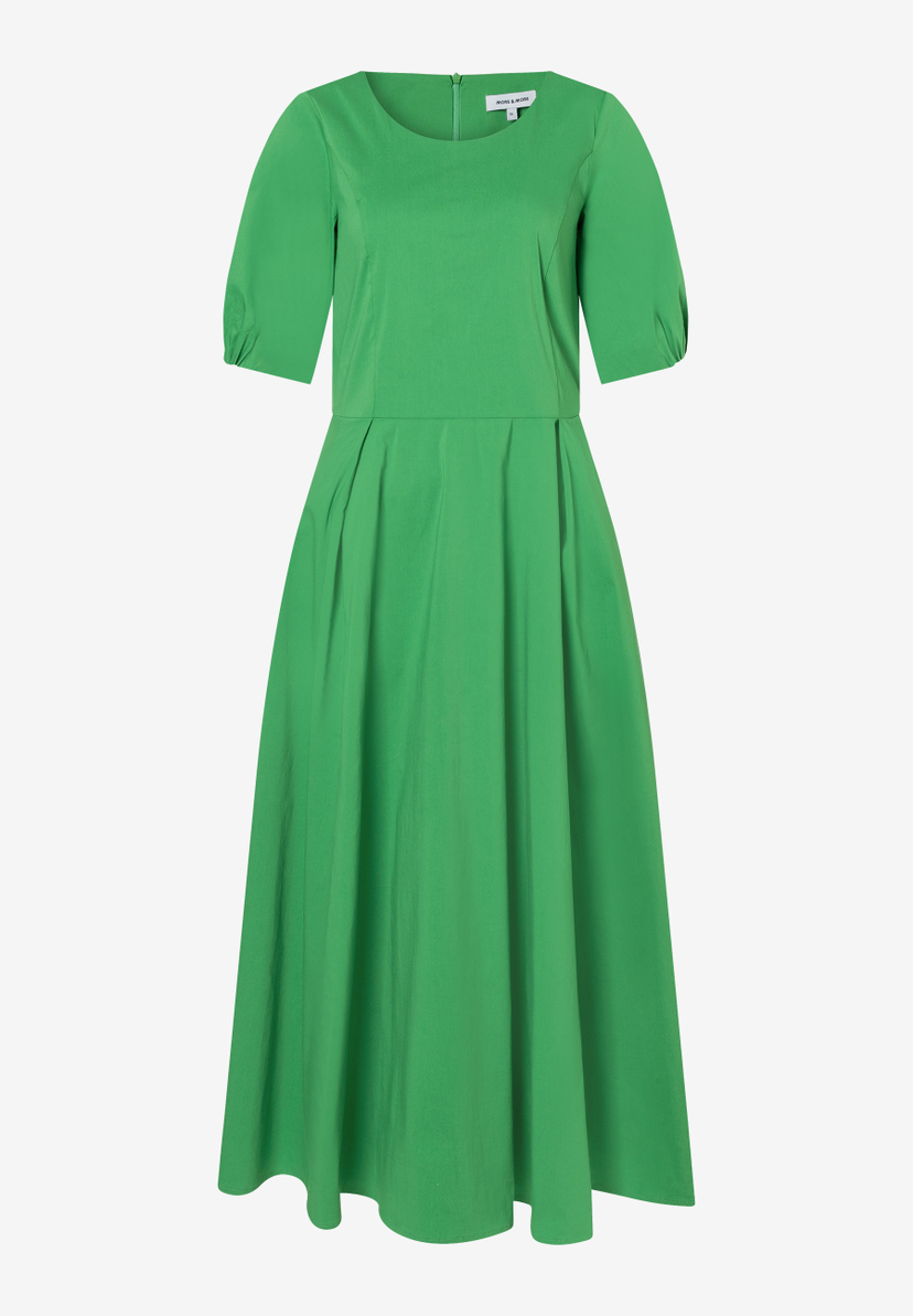Ein grünes MORE & MORE Popeline Oberteil bzw. Kleid mit kurzen Ärmeln und einem ausgestellten Rockteil. Ein grünes MORE & MORE Popeline Oberteil bzw. Kleid mit kurzen Ärmeln und einem ausgestellten Rockteil.