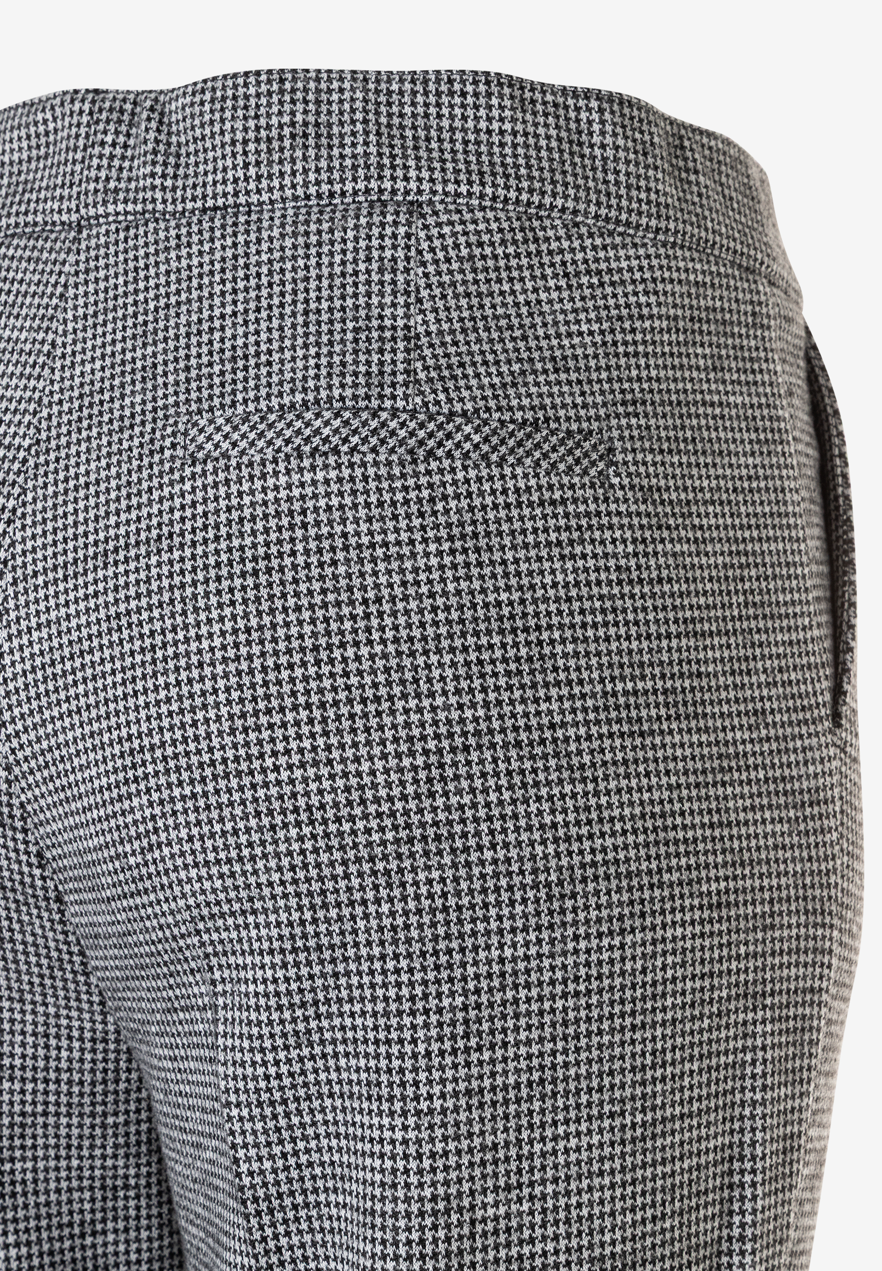Nahaufnahme der MORE & MORE Hose mit Hahnentrittmuster, elastischem Jersey, angenehmem Tragekomfort und weichem Griff. Nahaufnahme der MORE & MORE Hose mit Hahnentrittmuster, elastischem Jersey, angenehmem Tragekomfort und weichem Griff.