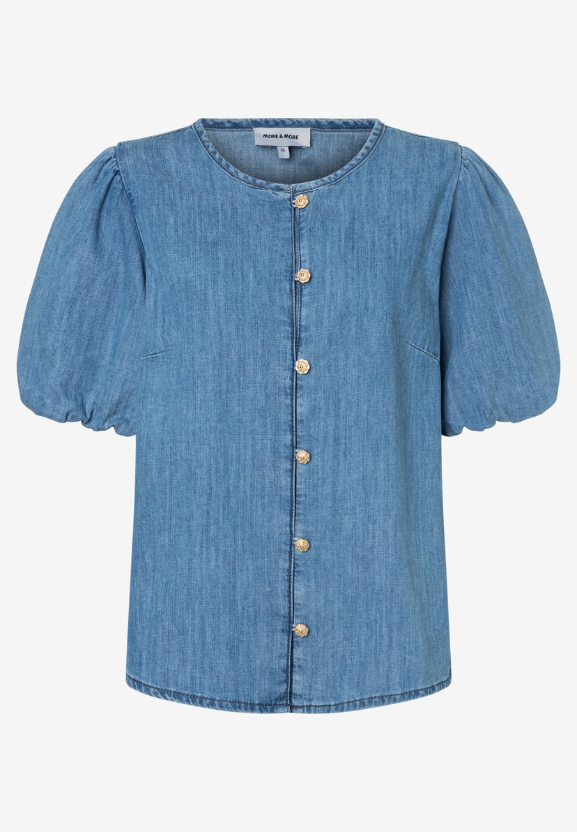 MORE & MORE Jeansbluse aus Baumwolldenim. Sie hat Puffärmel, einen Rundhalsausschnitt und goldene Knöpfe auf der Vorderseite. MORE & MORE Jeansbluse aus Baumwolldenim. Sie hat Puffärmel, einen Rundhalsausschnitt und goldene Knöpfe auf der Vorderseite.