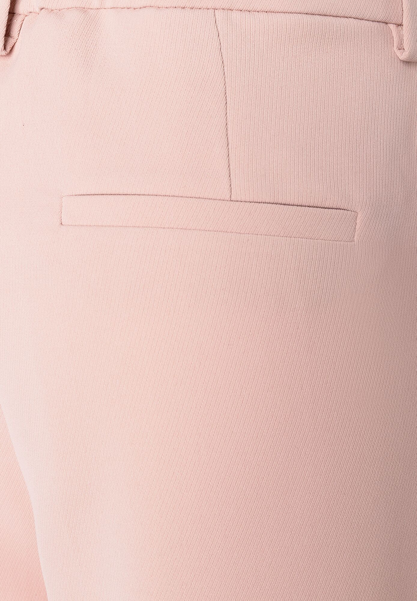 Detailaufnahme der rosa MORE & MORE Hose mit Gesäßtasche. Detailaufnahme der rosa MORE & MORE Hose mit Gesäßtasche.