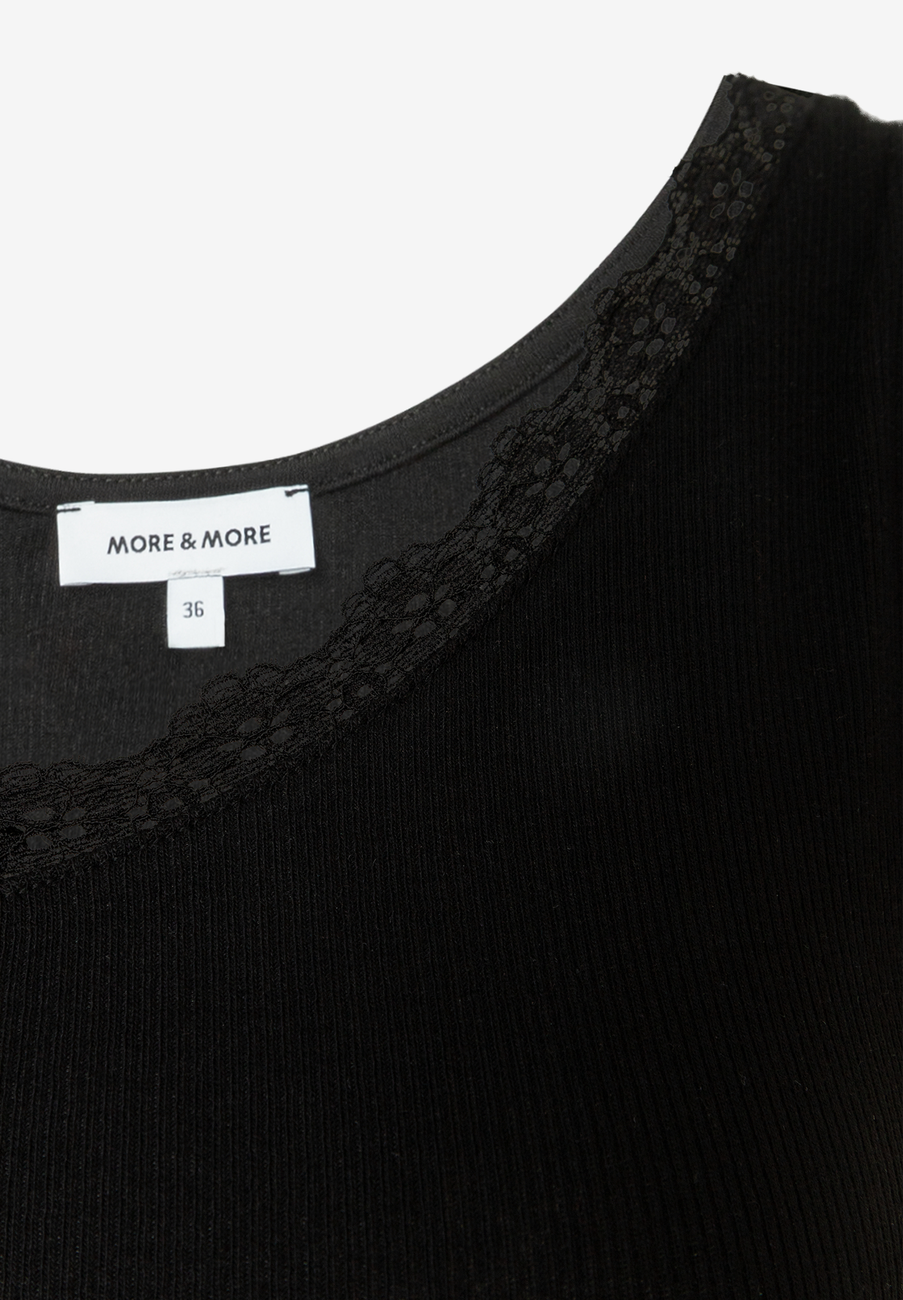 MORE & MORE schwarzes T-Shirt/Top mit Spitze am Ausschnitt und Etikett mit Grösse 36. MORE & MORE schwarzes T-Shirt/Top mit Spitze am Ausschnitt und Etikett mit Grösse 36.