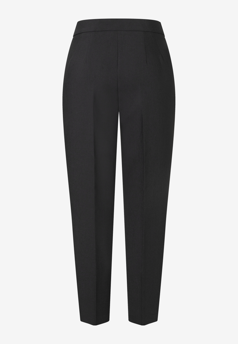 MORE & MORE schwarze Business-Hose mit hohem Bund und schmal zulaufendem Bein auf weißem Hintergrund. MORE & MORE schwarze Business-Hose mit hohem Bund und schmal zulaufendem Bein auf weißem Hintergrund.