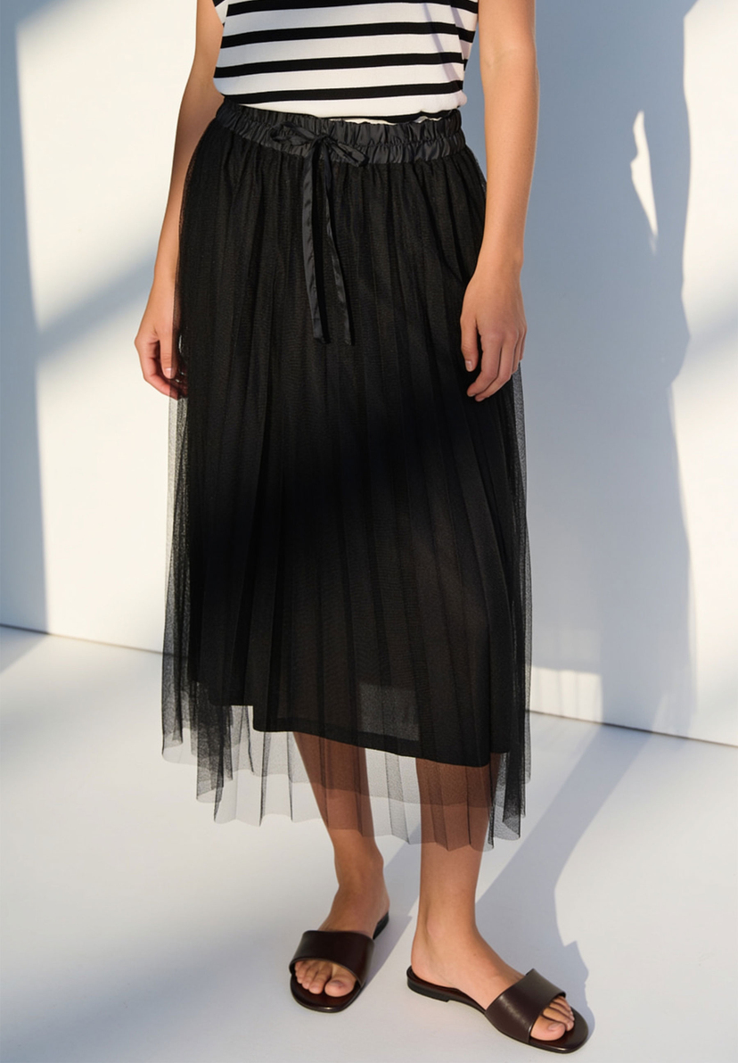 MORE & MORE Mesh-Midirock in Schwarz, leicht und elastisch, mit plissiertem Rockteil und elastischem Bund. Perfekt f
Hilfreiche Bildbeschreibung f
r blinde Menschen: MORE & MORE Mesh-Midirock in Schwarz, leicht und elastisch, mit plissiertem Rockteil und elastischem Bund. Perfekt f
Hilfreiche Bildbeschreibung f
r blinde Menschen: