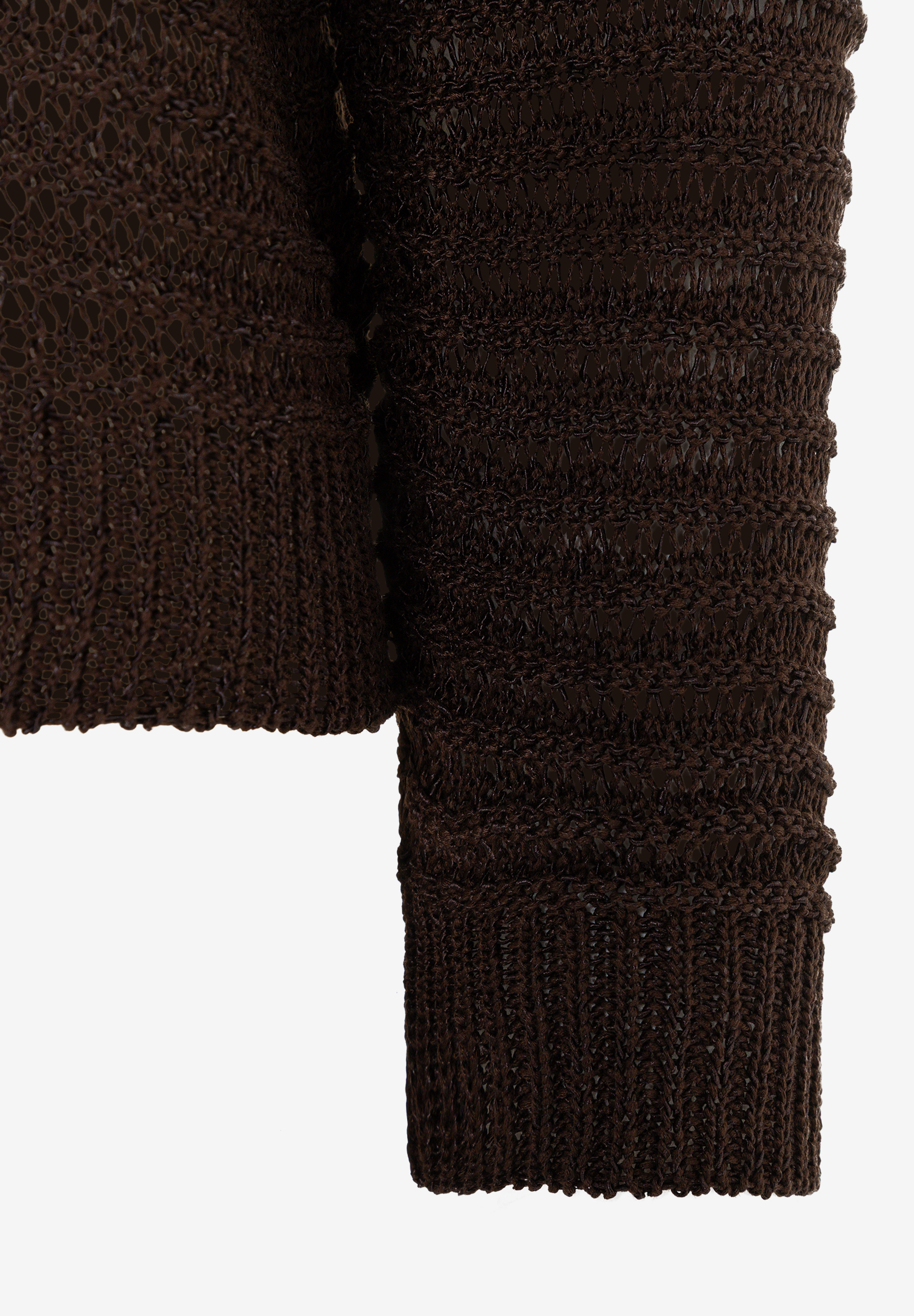 MORE & MORE Pullover mit braunem, grob gestricktem Ärmel und Saum auf weißem Hintergrund. MORE & MORE Pullover mit braunem, grob gestricktem Ärmel und Saum auf weißem Hintergrund.