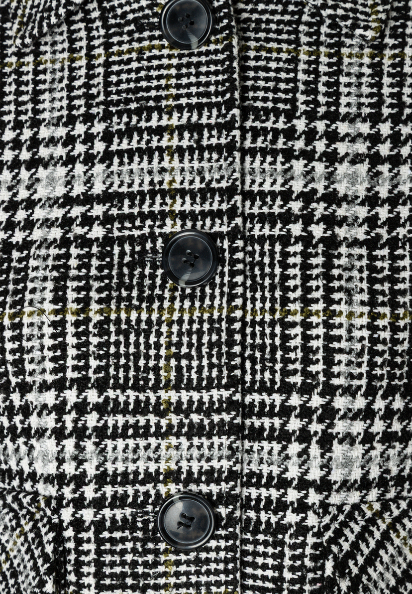 MORE & MORE Jacke im Hahnentrittmuster: Schwarz-weißes Hahnentrittmuster mit drei dunklen Knöpfen und feinen grünen Akzenten.