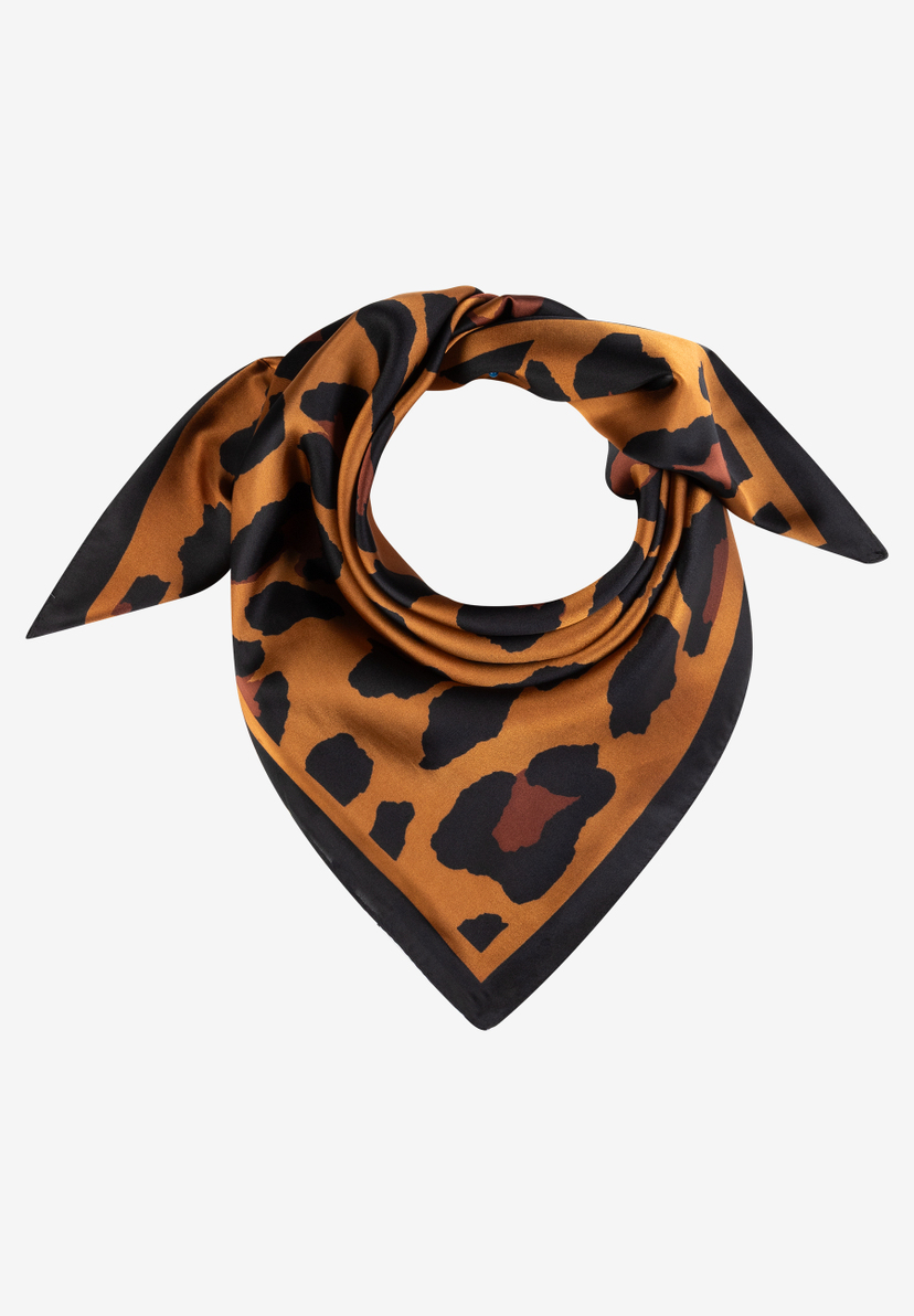 MORE & MORE Accessoire: Leopardengemusterter Schal in Braun- und Schwarztönen, elegant um den Hals drapiert. MORE & MORE Accessoire: Leopardengemusterter Schal in Braun- und Schwarztönen, elegant um den Hals drapiert.