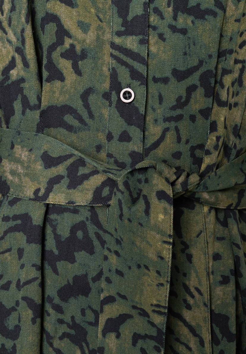 MORE & MORE Damenkleid mit olivgrünem Camouflage-Muster, Knopfleiste und Bindegürtel MORE & MORE Damenkleid mit olivgrünem Camouflage-Muster, Knopfleiste und Bindegürtel