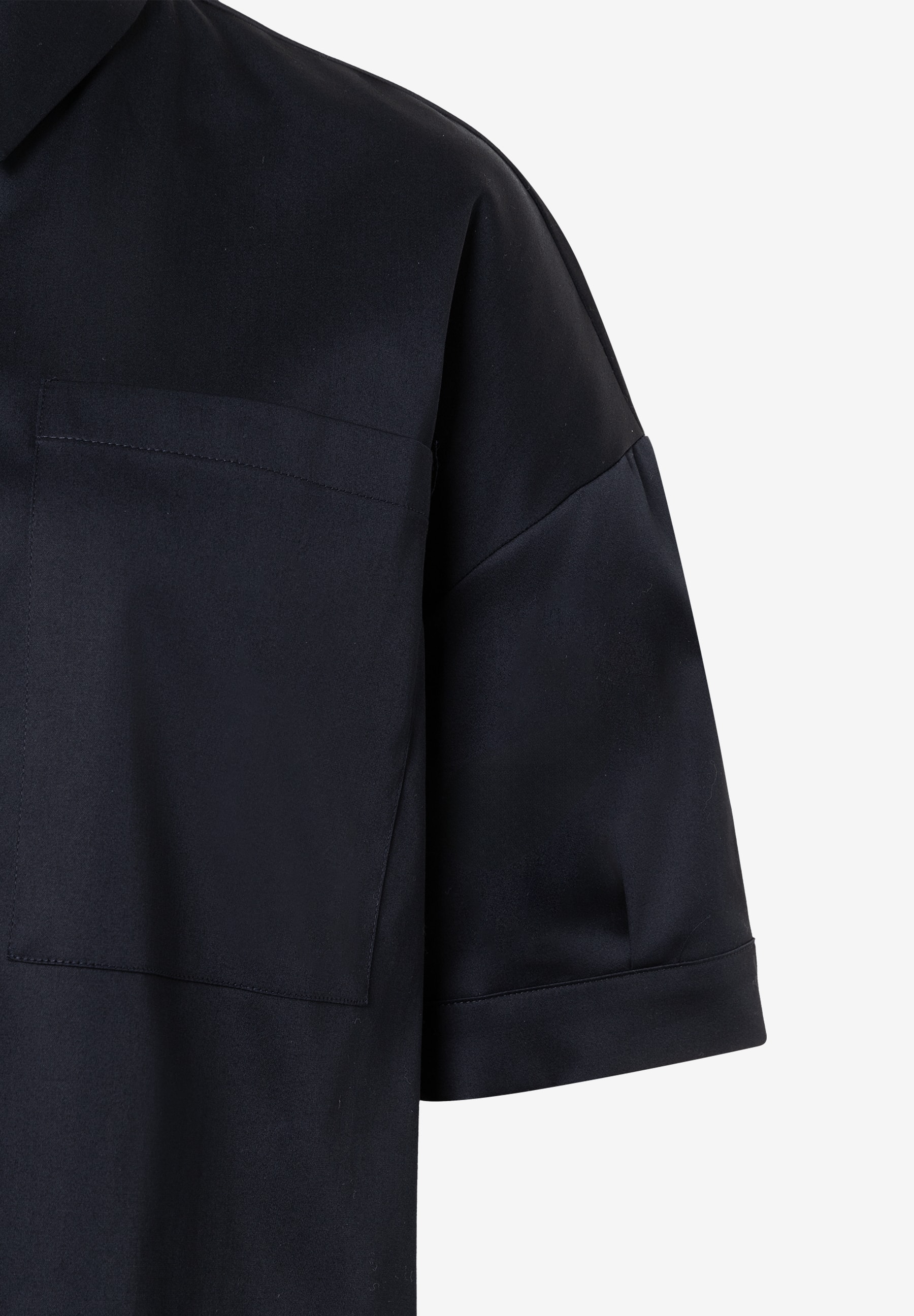 MORE & MORE Bluse aus Popeline, angenehm und elastisch, mit lockerer Passform, auf hellem Hintergrund. MORE & MORE Bluse aus Popeline, angenehm und elastisch, mit lockerer Passform, auf hellem Hintergrund.