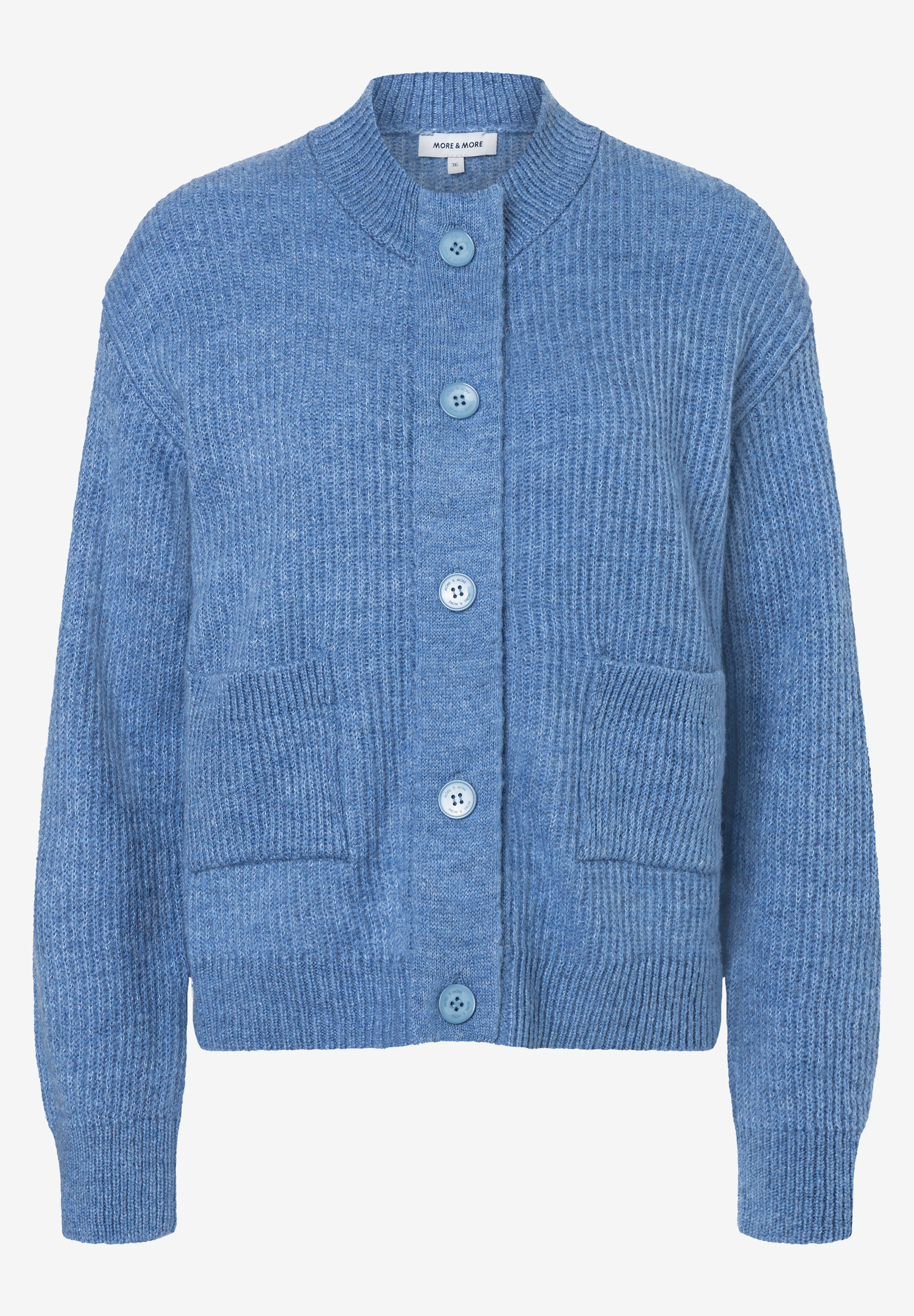 MORE & MORE Rippstrick-Cardigan in Blau mit Rundhalsausschnitt, Knopfleiste und aufgesetzten Taschen. MORE & MORE Rippstrick-Cardigan in Blau mit Rundhalsausschnitt, Knopfleiste und aufgesetzten Taschen.