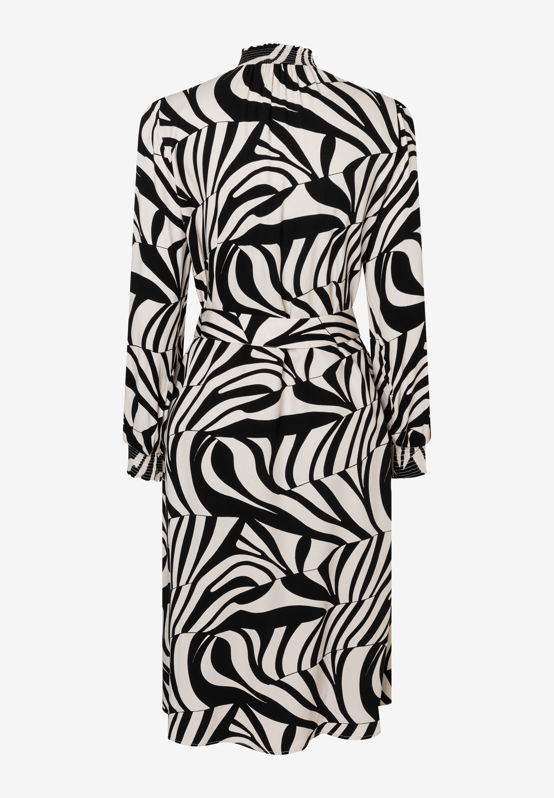 Ein MORE & MORE Oberteil mit fließendem Zebra-Muster in Schwarz und Weiß, Webware aus Viskose. Angenehmer Tragekomfort. Ein MORE & MORE Oberteil mit fließendem Zebra-Muster in Schwarz und Weiß, Webware aus Viskose. Angenehmer Tragekomfort.