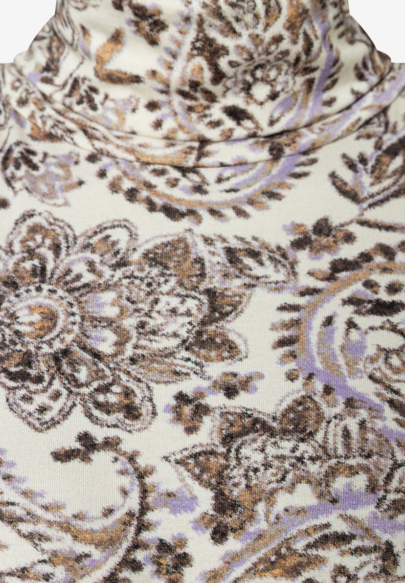 MORE & MORE Rollkragen-T-Shirt/Top mit Paisley-Muster in Creme, Braun & Lila. Nahaufnahme des Stoffes.